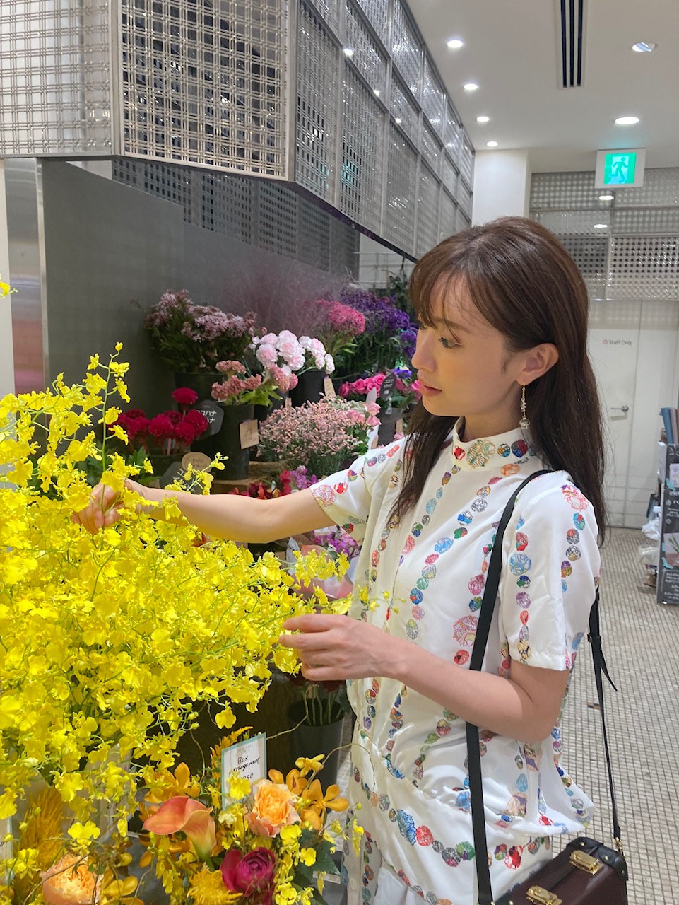 定額制で好きなお花を選べるサービス「ココハナ」に登録していて、帰りにお花を買って帰る習慣があります。〈Hibiya-Kadan Style 渋谷ヒカリエShinQs店〉は地下鉄に一番近い出口のそばにあるので、すべての買い物を済ませた後、立ち寄ってお花を買うのがルーティンに。帰り道の足取りをウキウキしたものにしてくれます。
