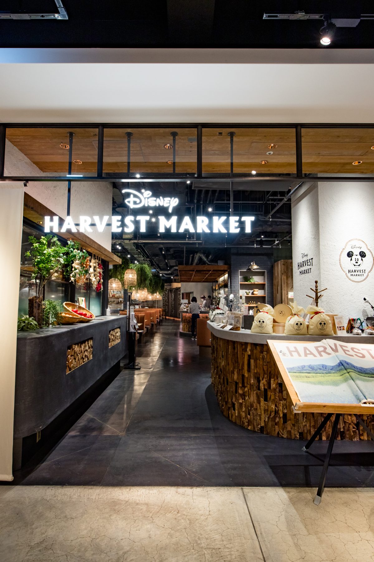 ディズニーの世界観に包まれた〈Disney HARVEST MARKET By CAFE COMPANY〉がオープン。