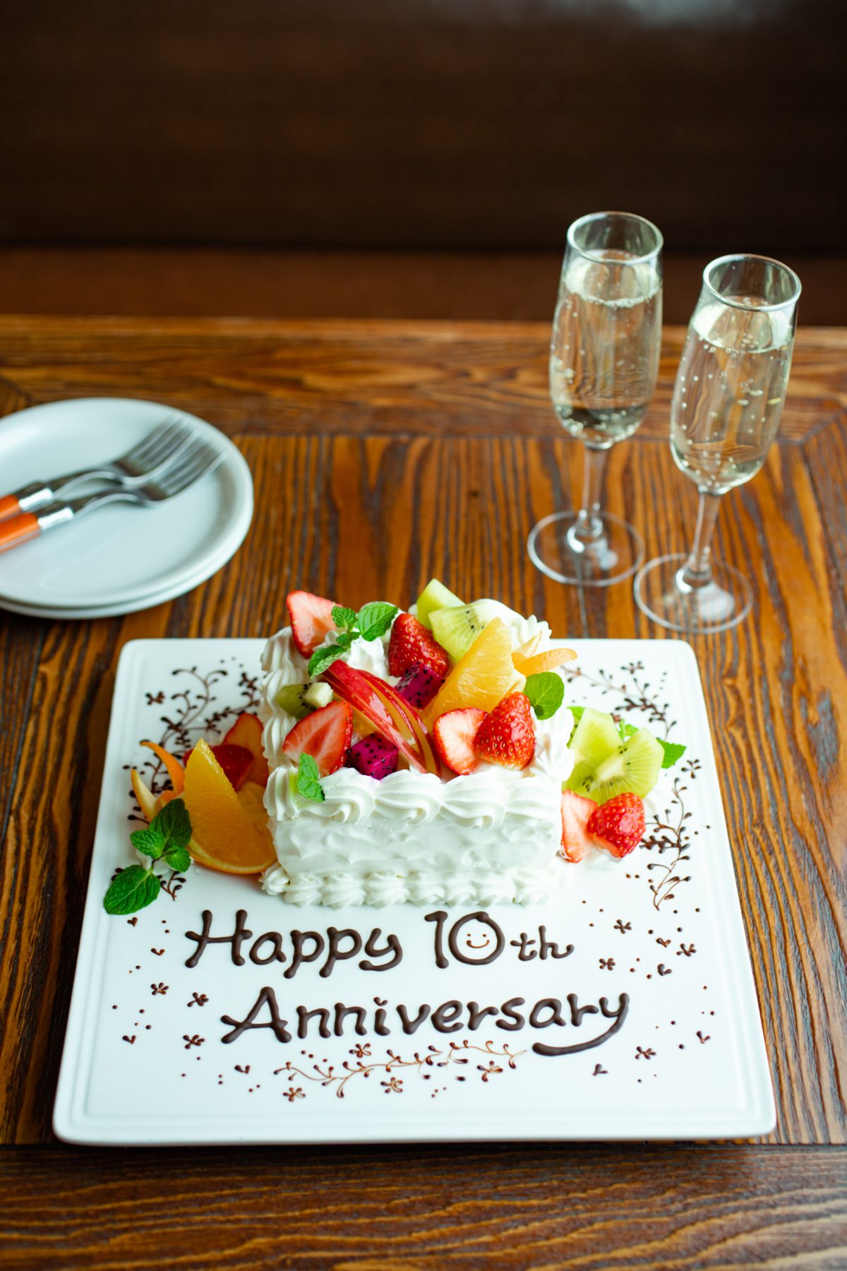 誕生日、記念日、歓送迎会に…。温かなメッセージを添えられるお祝いプレート特集