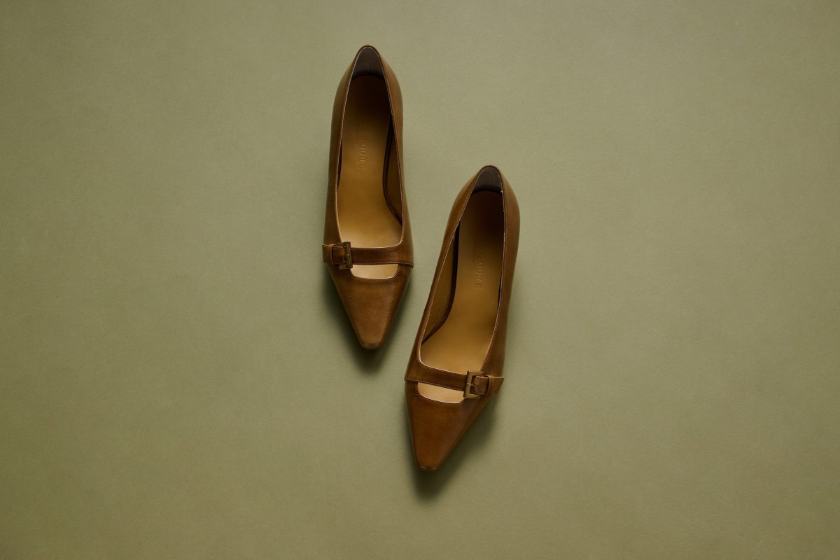 シューズ 22,000円（3F〈オデット エ オディール〉で販売中） ベルトデザインを甲に落とし込んだエナメルパンプス。3cmヒールできれいめにもカジュアルにも履きこなせる。