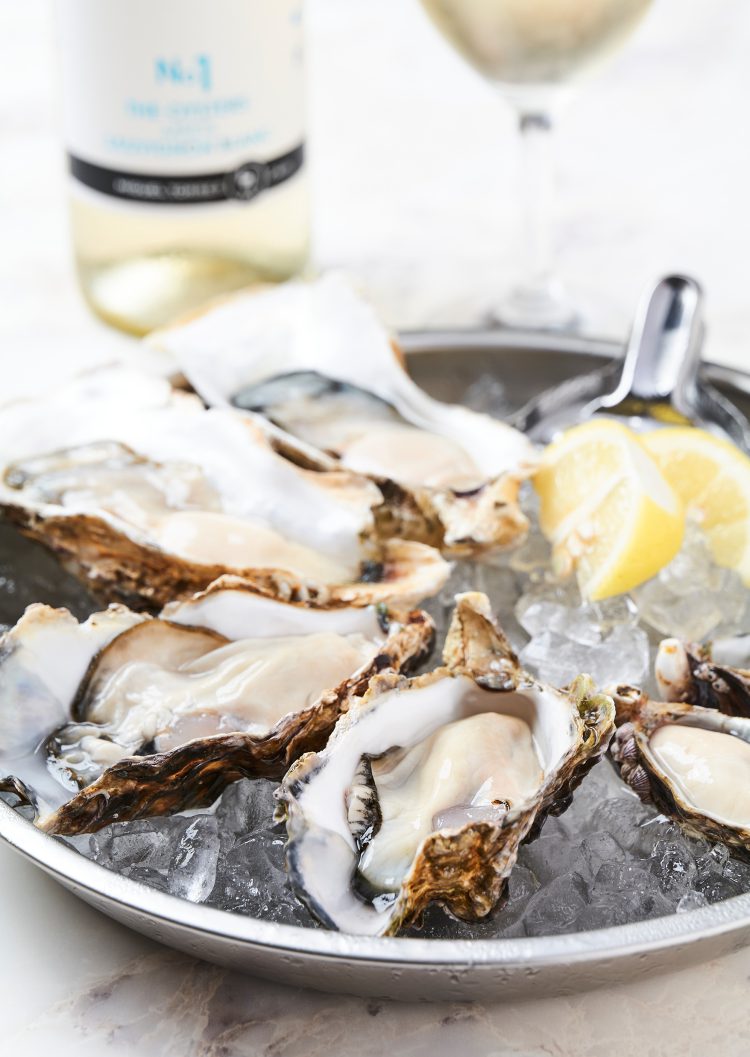 全国各地から選りすぐりの牡蠣を“安全に”。〈８TH SEA OYSTER Bar〉が7Fにオープン！