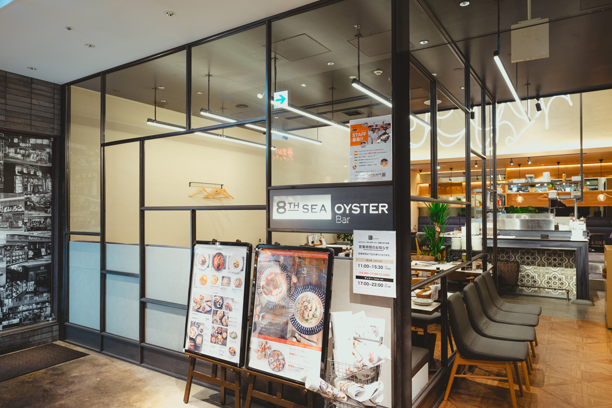 渋谷ヒカリエの〈8TH SEA OYSTER Bar〉の内観