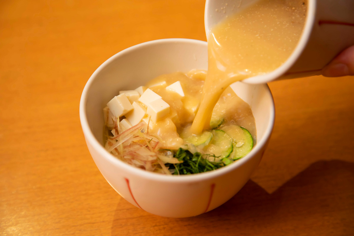 渋谷ヒカリエの〈宮崎料理　万作〉の「宮崎郷土料理　冷や汁万作風」