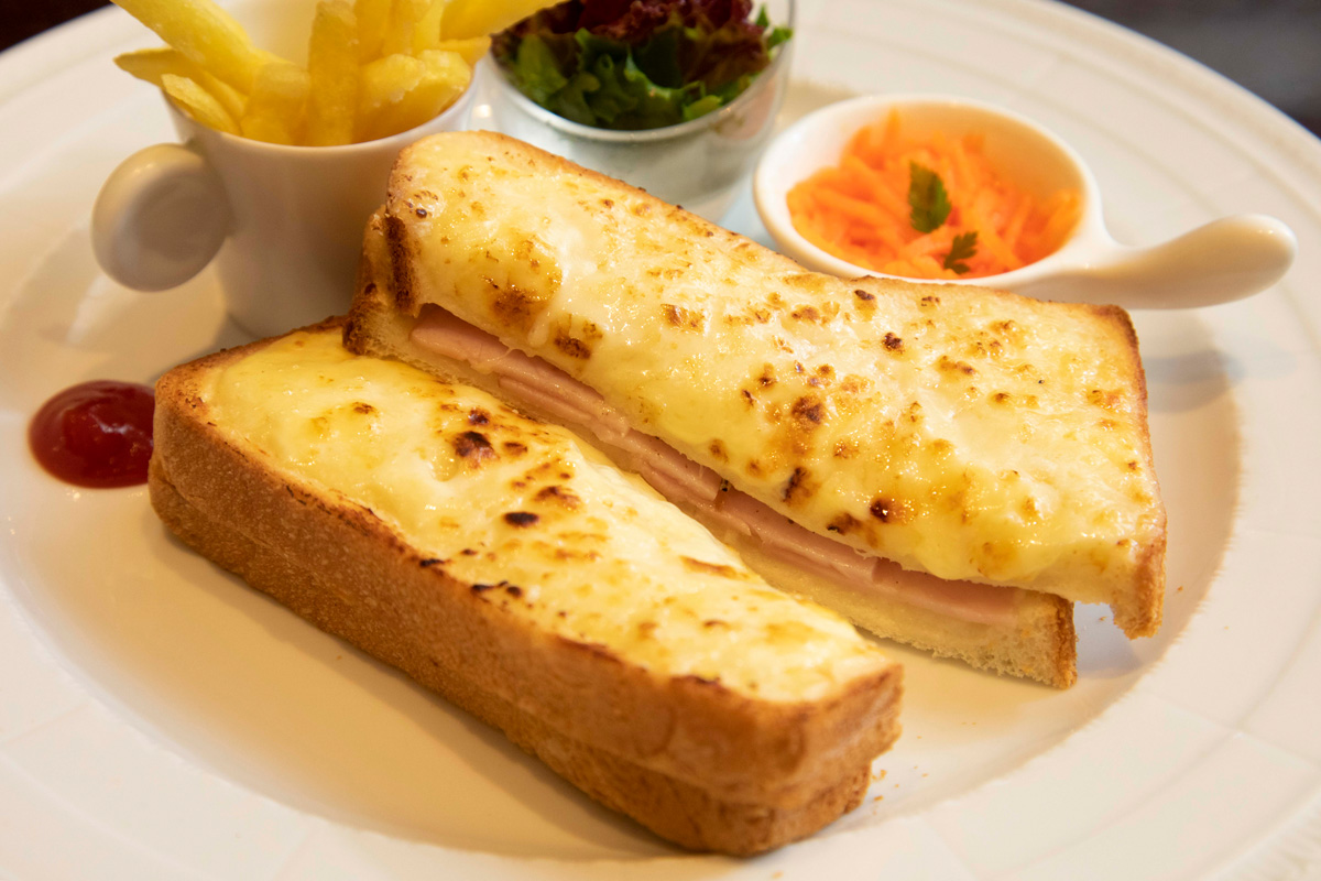 渋谷ヒカリエの〈CAFÉ AUX BACCHANALES〉の「クロックムッシュ」