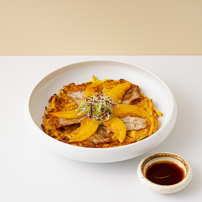 渋谷 水刺齋「クインシーとおいも豚サムギョプサルのチヂミ」1,320円