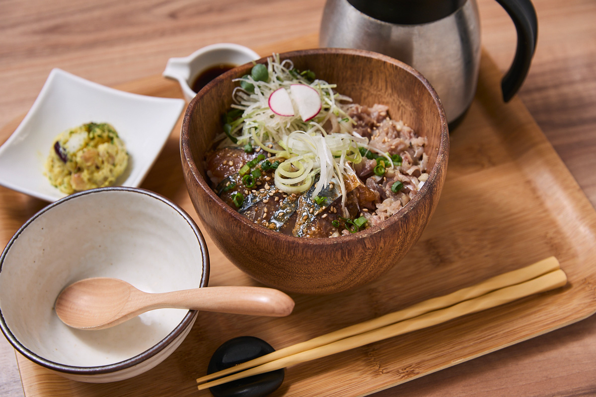 こめらくの鯖と鯵のおひつごはん