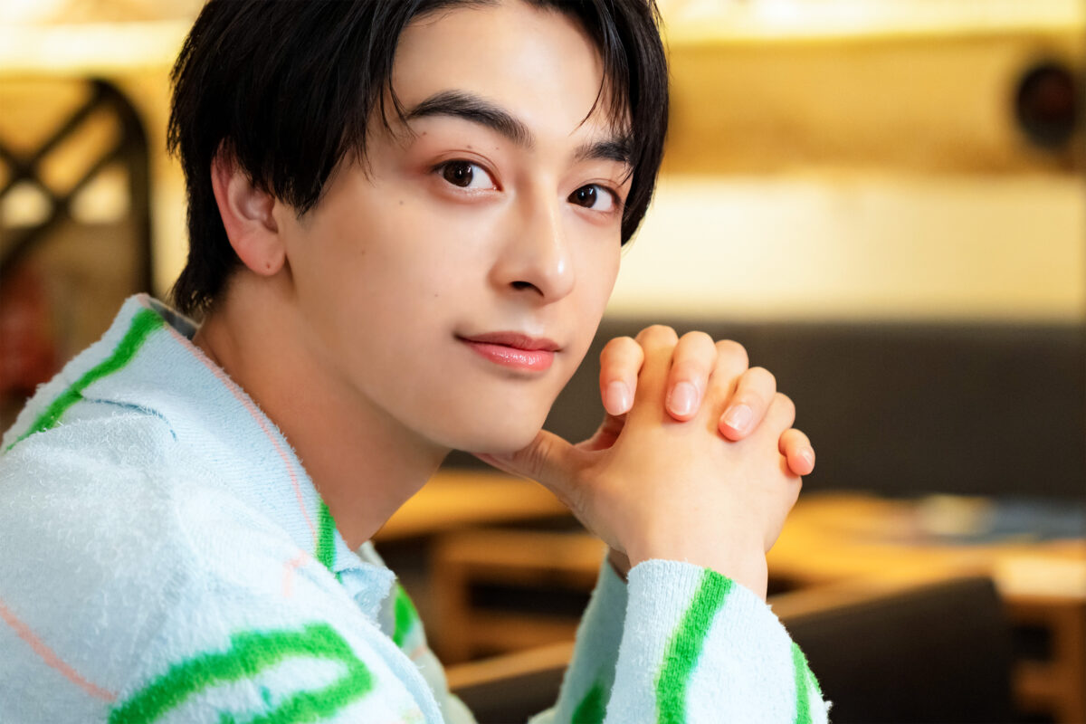 ドラマ「税金で買った本」に出演する新原泰佑さん
