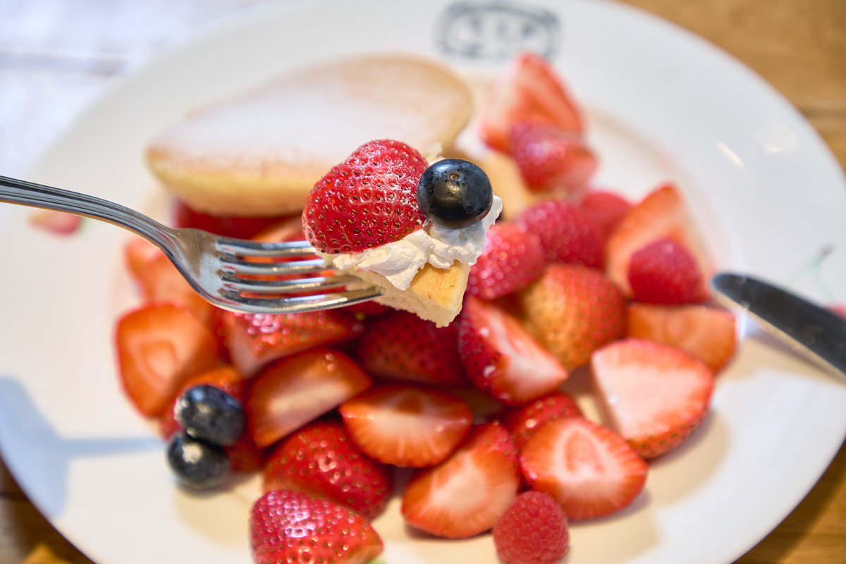 果実園リーベルのミックスベリーパンケーキ