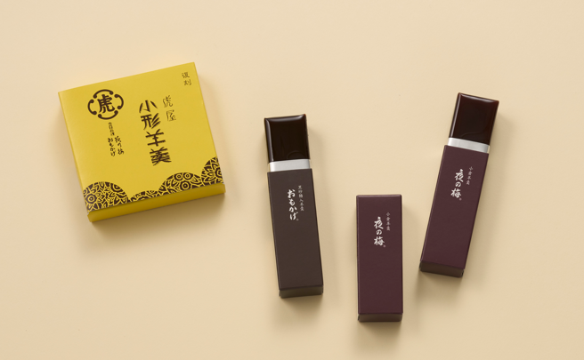 とらやの復刻パッケージの小形羊羹（夜の梅・おもかげ）