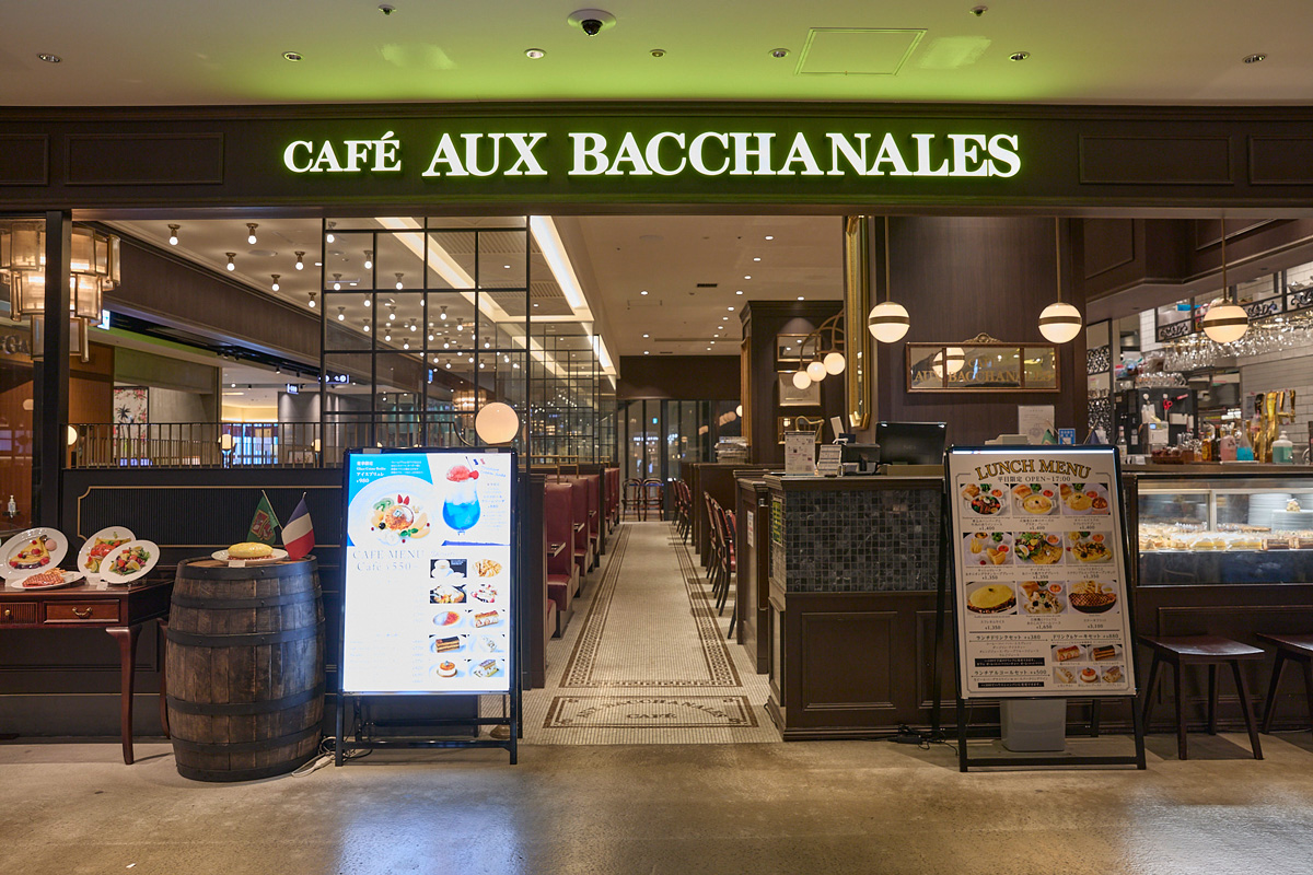 フランスの空気を感じる店舗入り口