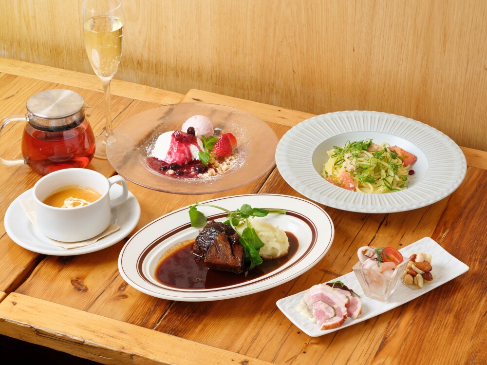 【7F Cafe&Grill SIZZLe GAZZLe】★12月20~25日限定/クリスマスディナー★ メイン料理は「牛頬肉の赤ワイン煮込み」!全5皿の期間限定コース <ご予約受付中>